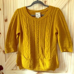 Cable-knit 3/4 length sleeve sweater